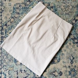 Cream pencil skirt. Size 6. Kenar.